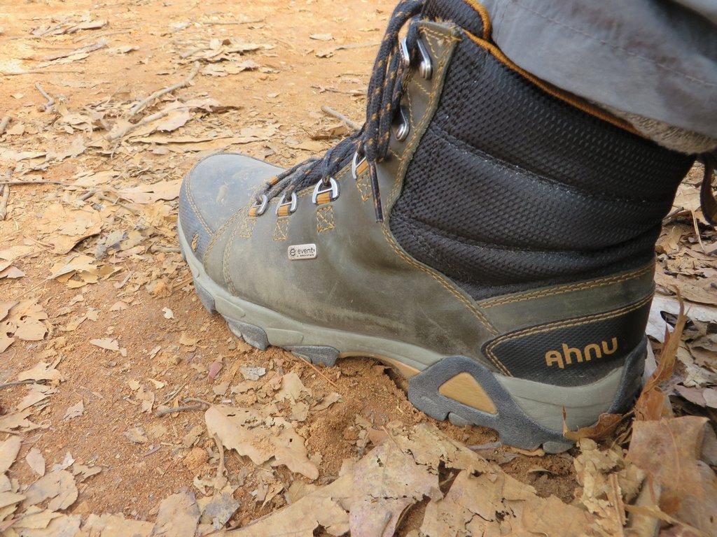 ahnu men's coburn low waterproof hiking shoe